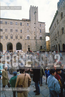 TOSCANA , (PISA) : VOLTERRA - PIAZZA DEI PRIORI - MERCATO   - © 2002 Graziano Arici/Rosebud2 / GEO