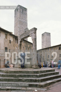 TOSCANA , (SIENA) : S.GEMINIGNANO  - PIAZZA DELLA CISTERNA - © 2002 Graziano Arici/Rosebud2 / GEO / TORRI