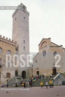 TOSCANA , (SIENA) : S.GEMINIGNANO  - PIAZZA DEL DUOMO - © 2002 Graziano Arici/Rosebud2 / GEO / TORRI