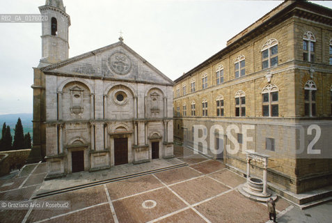 TOSCANA , PIENZA : IL DUOMO E PIAZZA PIO II - © 2002 Graziano Arici/Rosebud2 / GEO / ARCHITETTURA / RINASCIMENTO