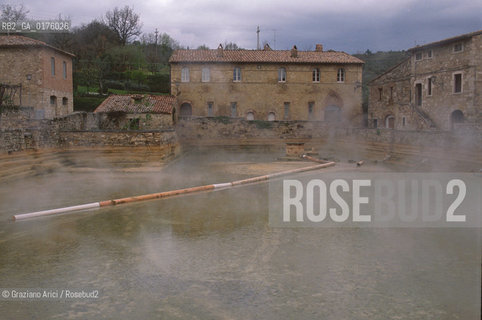 TOSCANA , (SIENA) BAGNO VIGNONI - VASCA - © 2002 Graziano Arici/Rosebud2 / GEO /  TERME