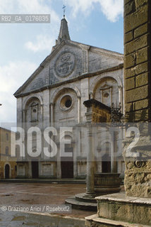 TOSCANA , PIENZA : PIAZZA PIO II E DUOMO  - © 2002 Graziano Arici/Rosebud2 / GEO / ARCHITETTURA / RINASCIMENTO
