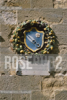 TOSCANA , (PISA) : PALAZZO DEI PRIORI    - © 2002 Graziano Arici/Rosebud2 / GEO / ROMANICO / STEMMA / FORBICE