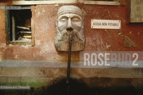 LAZIO, ROMA : FONTANA - © 1995 Graziano Arici/Rosebud2 / GEO / ARCHITETTURA / MASCHERONE