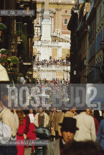 LAZIO, ROMA : VIA CONDOTTI  - © 1995 Graziano Arici/Rosebud2 / GEO /