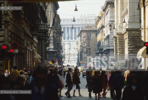 LAZIO, ROMA : VIA DEL CORSO  - © 1995 Graziano Arici/Rosebud2 / GEO /