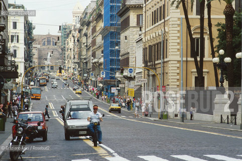 LAZIO, ROMA : VIA NAZIONALE  - © 1995 Graziano Arici/Rosebud2 / GEO /