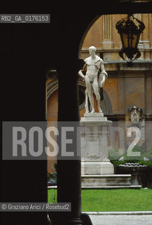 LAZIO, ROMA : CORTILE DI PALAZZO ODESCALCHI  - © 1995 Graziano Arici/Rosebud2 / GEO /