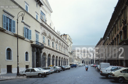 LAZIO, ROMA : PIAZZA SS.APOSTOLI  - © 1995 Graziano Arici/Rosebud2 / GEO /