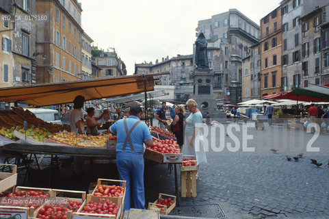 LAZIO, ROMA : CAMPO DEI FIORI  - © 1995 Graziano Arici/Rosebud2 / GEO / PIAZZA / MERCATO