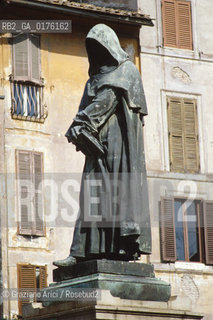 LAZIO, ROMA : CAMPO DEI FIORI - MONUMENTO A GIORDANO BRUNO  - © 1995 Graziano Arici/Rosebud2 / GEO / PIAZZA /