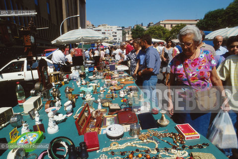 LAZIO, ROMA : MERCATO DI PORTA PORTESE   - © 1995 Graziano Arici/Rosebud2 / GEO /