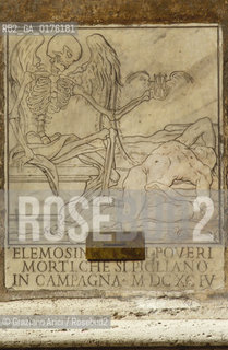 LAZIO, ROMA : VIA GIULIA - BUCA PER LE ELEMOSINE    - © 1995 Graziano Arici/Rosebud2 / GEO /