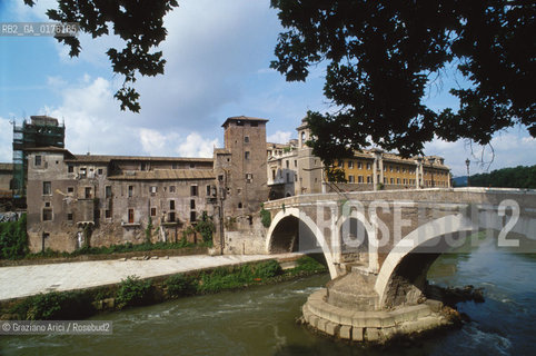 LAZIO, ROMA : PONTE FABRICIO, TEVERE, LUNGOTEVERE E ISOLA TIBERINA - © 1995 Graziano Arici/Rosebud2 / GEO / FIUME