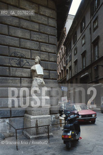 LAZIO, ROMA : PALAZZO BRASCHI - STATUA DI PASQUINO  - © 1995 Graziano Arici/Rosebud2 / GEO / STATUE PARLANTI