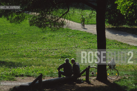 LAZIO, ROMA : PARCO DI VILLA BORGHESE   - © 1995 Graziano Arici/Rosebud2 / GEO / GIARDINI,