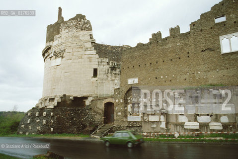 LAZIO, ROMA : VIA APPIA ANTICA - TOMBA DI CECILIA METELLA    - © 1995 Graziano Arici/Rosebud2 / GEO / ARCHEO