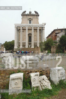 LAZIO, ROMA : FORO ROMANO - TEMPIO DI ANTONINO E FAUSTINA   - © 1995 Graziano Arici/Rosebud2 / GEO / ARCHEO /