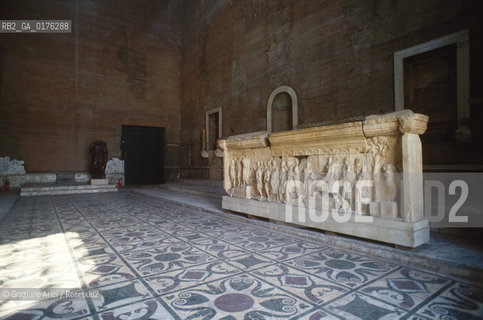 LAZIO, ROMA :  FORO ROMANO - LA CURIA  - © 1995 Graziano Arici/Rosebud2 / GEO / ARCHEO /