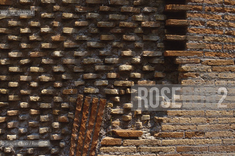 LAZIO, ROMA :  PALATINO - MURO   - © 1995 Graziano Arici/Rosebud2 / GEO / ARCHEO / MATTONI