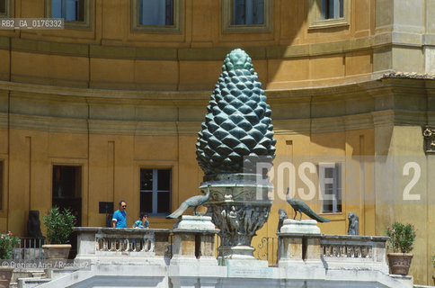 LAZIO, ROMA, VATICANO :  MUSEI VATICANI - CORTILE DELLA PIGNA   - © 1995 Graziano Arici/Rosebud2 / GEO