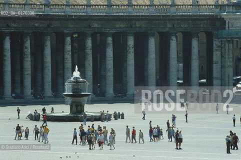 LAZIO, ROMA, VATICANO :  PIAZZA S.PIETRO  - © 1995 Graziano Arici/Rosebud2 / GEO
