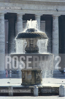 LAZIO, ROMA, VATICANO :  PIAZZA S.PIETRO  - © 1995 Graziano Arici/Rosebud2 / GEO / FONTANA