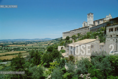 UMBRIA, ASSISI : BASILICA DI S.FRANCESCO PANORAMA  - © 2002 Graziano Arici/Rosebud2 / GEO / CHIESA