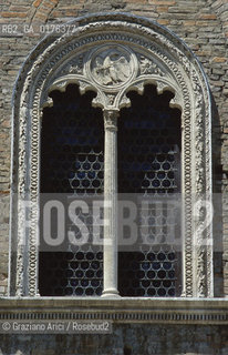 MARCHE, URBINO : PALAZZO DUCALE  - © 2002 Graziano Arici/Rosebud2 / GEO /ARCHITETTURA / RINASCIMENTO / FINESTRA