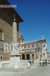 MARCHE, URBINO : PIAZZA RINASCIMENTO   - © 2002 Graziano Arici/Rosebud2 / GEO