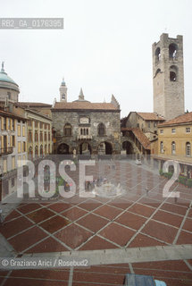 LOMBARDIA, BERGAMO : PIAZZA VECCHIA    - © 2002 Graziano Arici/Rosebud2 / GEO / FONTANA