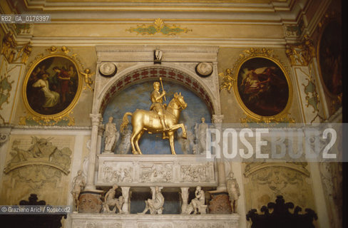 LOMBARDIA, BERGAMO : PIAZZA VECCHIA    - © 2002 Graziano Arici/Rosebud2 / GEO