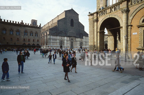 EMILIA-ROMAGNA, BOLOGNA :PIAZZA MAGGIORE  E BASILICA DI S.PETRONIO    - © 2002 Graziano Arici/Rosebud2 / GEO