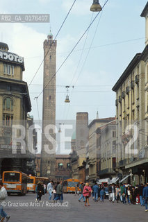 EMILIA-ROMAGNA, BOLOGNA :VIA RIZZOLI    - © 2002 Graziano Arici/Rosebud2 / GEO