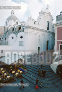 CAMPANIA  (NAPOLI) CAPRI  : CHIESA DI S.STEFANO E PIAZZETTA   - © 2002 Graziano Arici/Rosebud2 / GEO