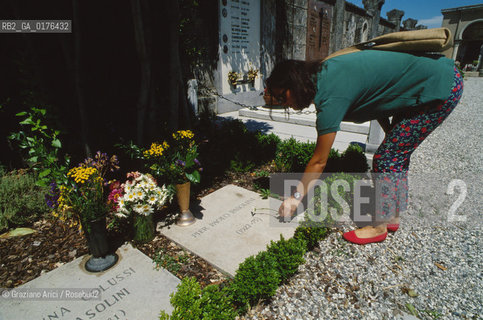 FRIULI-VENEZIA GIULIA  (UDINE) CASARSA : TOMBA DI PIERPAOLO PASOLINI   - © 2002 Graziano Arici/Rosebud2 / GEO /
