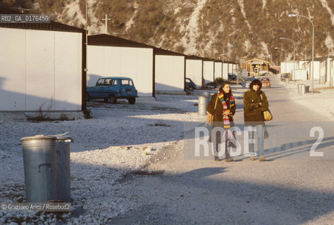 FRIULI-VENEZIA GIULIA,  GEMONA : CAMPO DI TERREMOTATI   - © 1980 Graziano Arici/Rosebud2 / GEO
