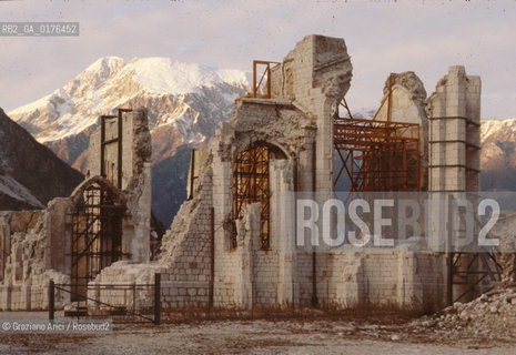FRIULI-VENEZIA GIULIA,  GEMONA : IL DUOMO IN RICOSTRUZIONE DOPO IL TERREMOTO   - © 1980 Graziano Arici/Rosebud2 / GEO