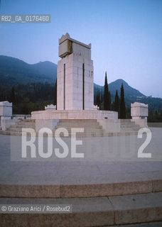LOMBARDIA,  (BRESCIA) GARDONE RIVIERA: IL VITTORIALE DEGLI ITALIANI - LA TOMBA DI DANNUNZIO  - © 1980 Graziano Arici/Rosebud2 / GEO / GABRIELE DANNUNZIO
