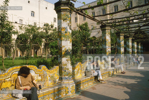 CAMPANIA,  NAPOLI : IL CHIOSTRO DI S.CHIARA - © 2002 Graziano Arici/Rosebud2 / GEO /