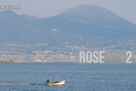 CAMPANIA,  NAPOLI : IL VESUVIO E IL GOLFO    - © 2002 Graziano Arici/Rosebud2 / GEO /