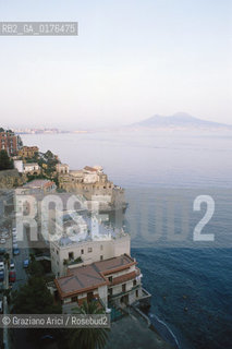 CAMPANIA,  NAPOLI : IL VESUVIO E IL GOLFO DA POSILLIPO   - © 2002 Graziano Arici/Rosebud2 / GEO /