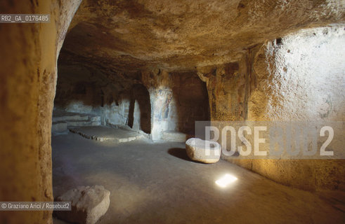 BASILICATA,  MATERA : I SASSI - SANTA LUCIA ALLE MALVE    - © 2002 Graziano Arici/Rosebud2 / GEO / CHIESA RUPESTRE