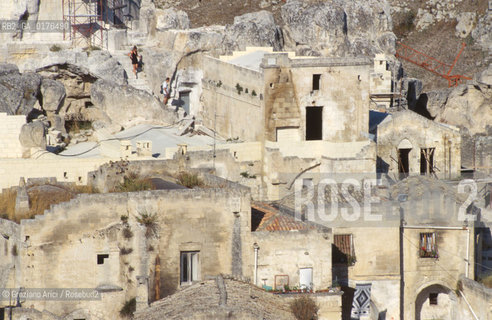 BASILICATA,  MATERA : I SASSI     - © 2002 Graziano Arici/Rosebud2 / GEO / ABITAZIONI RUPESTRE