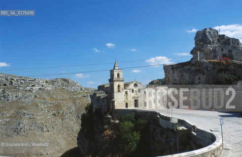 BASILICATA,  MATERA : I SASSI - CHIESA DI S.PIETRO CAVEOSO    - © 2002 Graziano Arici/Rosebud2 / GEO / ABITAZIONI RUPESTRE