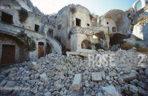 BASILICATA,  MATERA : I SASSI     - © 2002 Graziano Arici/Rosebud2 / GEO / ABITAZIONI RUPESTRE