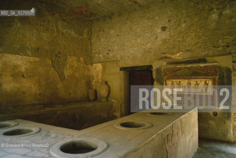 CAMPANIA,  (NAPOLI)  POMPEI : ROVINE DELLA CITTA - TABERNAE    - © 2002 Graziano Arici/Rosebud2 / GEO /
