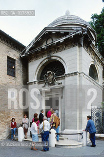 EMILIA-ROMAGNA,  RAVENNA :LA TOMBA DI DANTE ALIGHIERI    - © 2002 Graziano Arici/Rosebud2 / GEO /