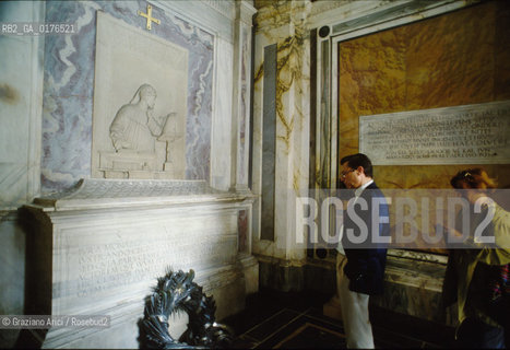 EMILIA-ROMAGNA,  RAVENNA :LA TOMBA DI DANTE ALIGHIERI    - © 2002 Graziano Arici/Rosebud2 / GEO /