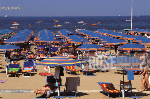 EMILIA-ROMAGNA, (FORLI) RIMINI : LA SPIAGGIA  - © 2002 Graziano Arici/Rosebud2 / GEO